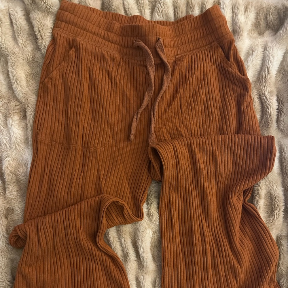 Beyond Yoga Breathe Easy Ribbed Wide Leg Pant (short length) - Copper color